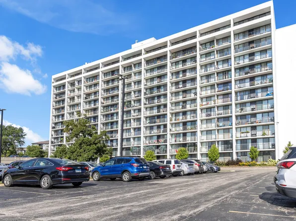 2005 S Finley Rd Unit 905, Lombard, IL 60148