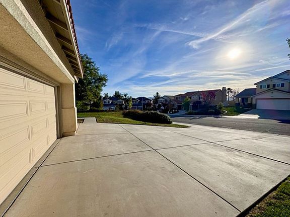 4th image of 39656 Parkview Dr