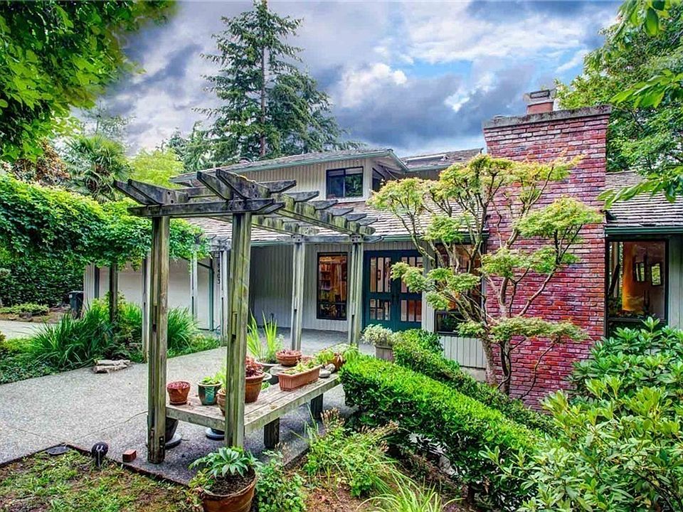 1st image of 8403 SE 53rd Pl