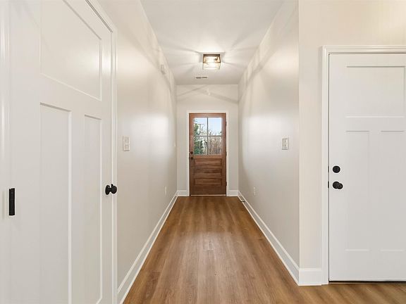 5th image of 255 Pillsburgh Cir