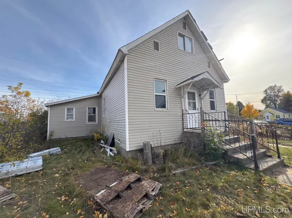 304 N 21st St, Escanaba, MI 49829