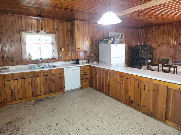 3rd image of 31970 Klondike Ave