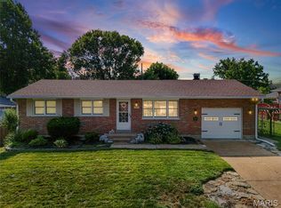 2106 Box Dr, Saint Louis, MO 63125