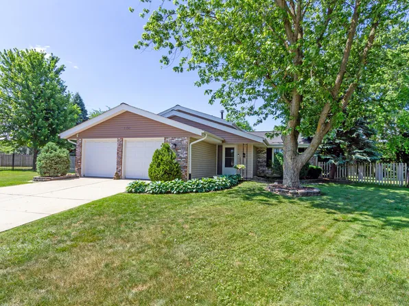 1150 Attleboro Ct, Schaumburg, IL 60193