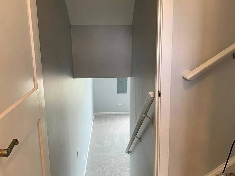 906 Gillespie Ln — Photo 10