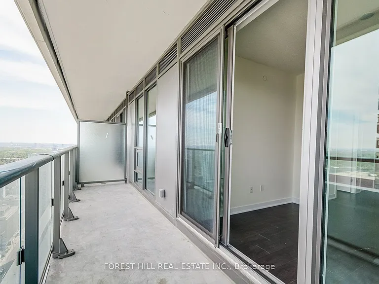 2221 Yonge St #5210 — Photo 24