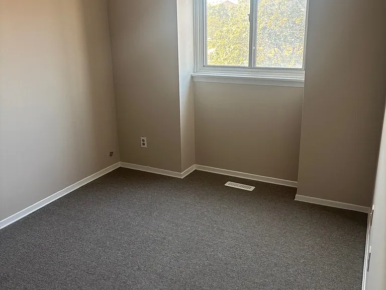 119 Moregate Cres — Photo 5