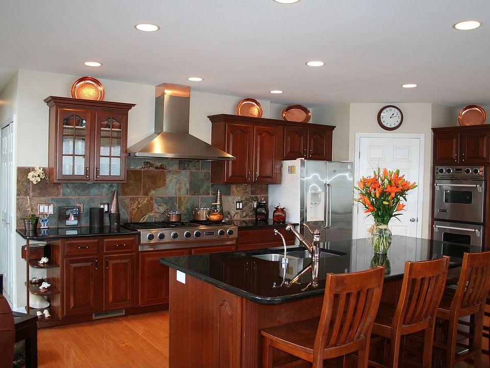 2nd image of 1203 E Lake Dr