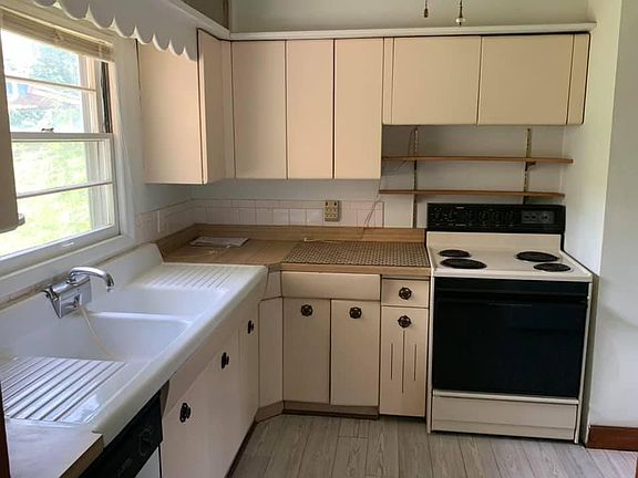 4th image of 261 N Lincoln Ave