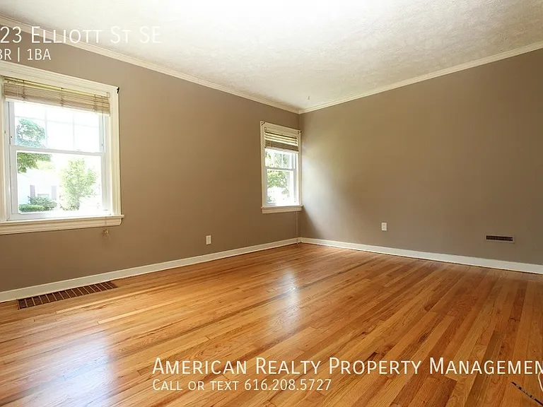 923 Elliott St SE — Photo 6