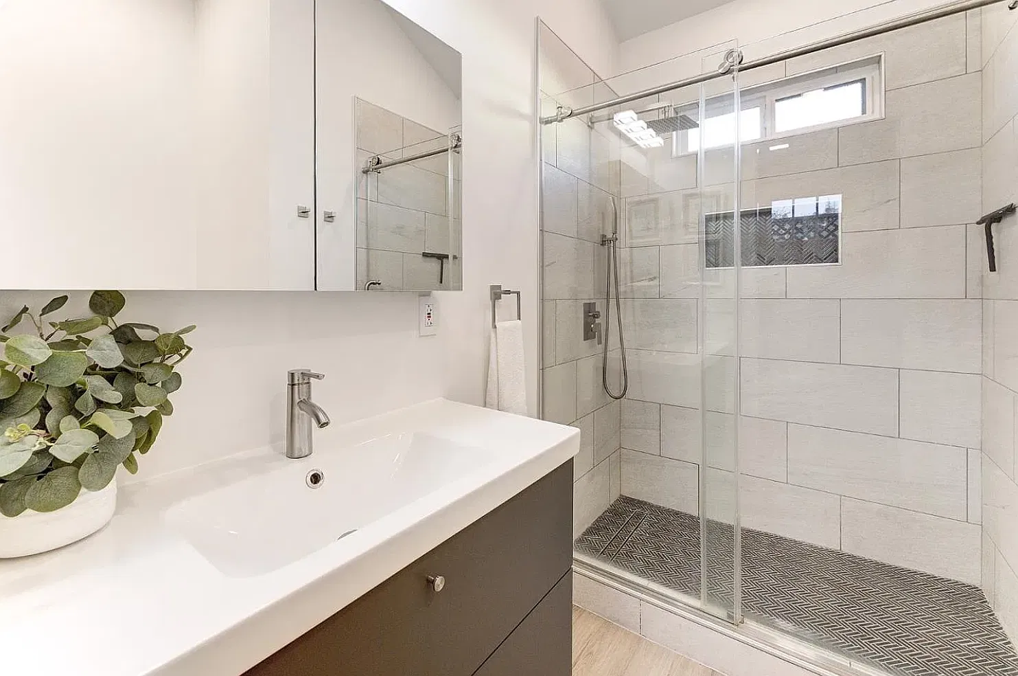Studio, $2,600 — Photo 2