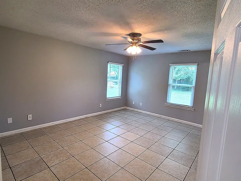 121 Foxwood Cir — Photo 16