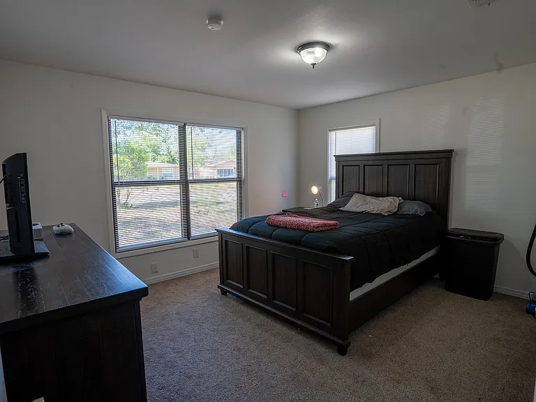 311 Iris St — Photo 5