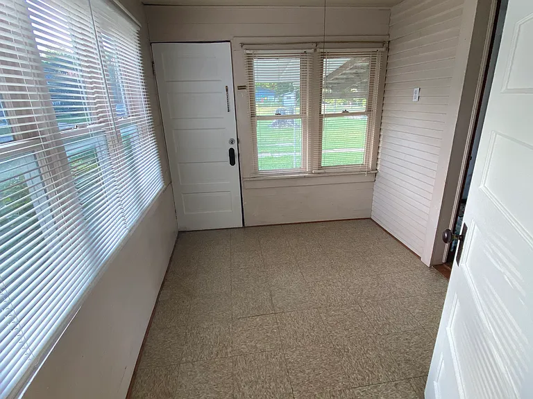 710 W Erwin Ave — Photo 18