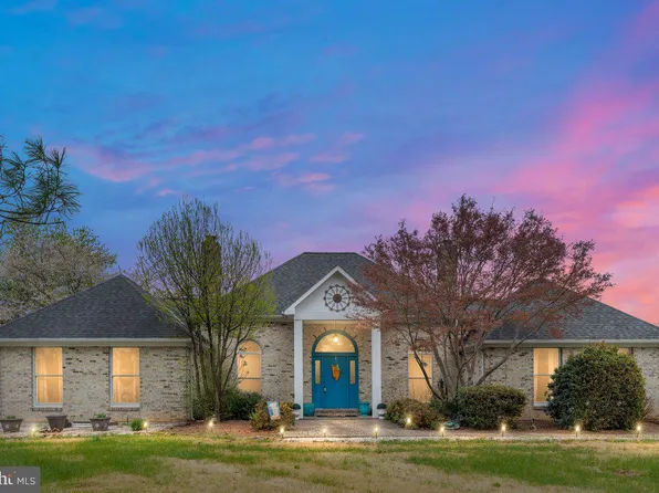 13 Aubrey Ct, Charles Town, WV 25414