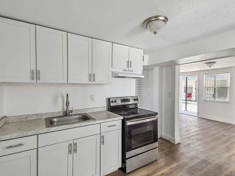 1330 Barnett St — Photo 23
