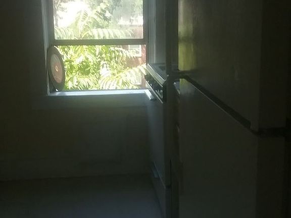 5th image of 148 Chancellor Ave APT D7
