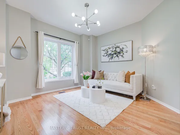 23 Observatory Ln #272, Richmond Hill, ON L4C 0M7