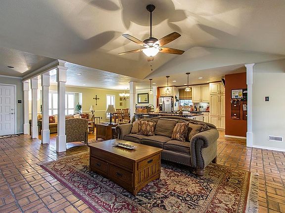 3rd image of 834 Northlake Dr