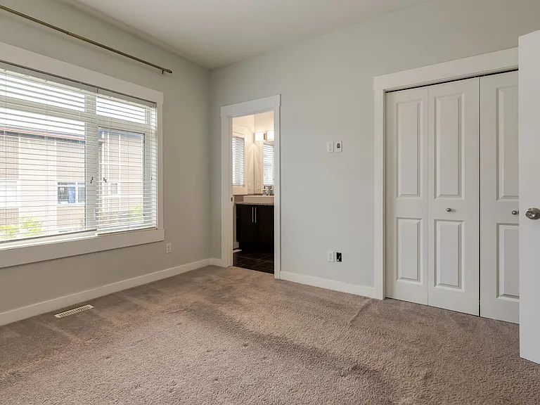 W Skyview Point Pl NE — Photo 28