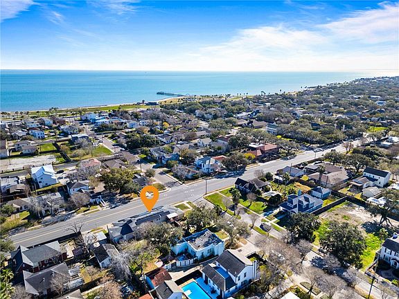 3rd image of 302 Cole St