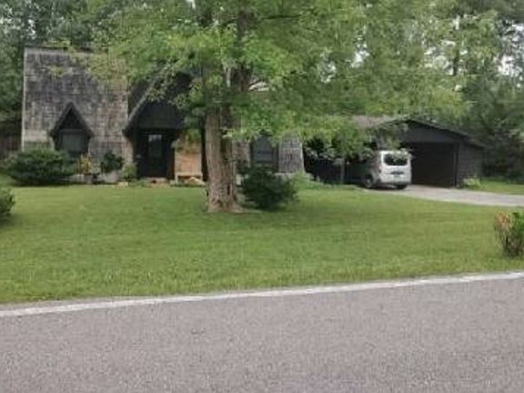 2nd image of 94 Laurel Ln