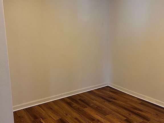 5th image of 422 Winona St