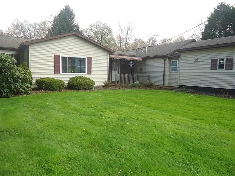 62 Sherrard Ave photo 1