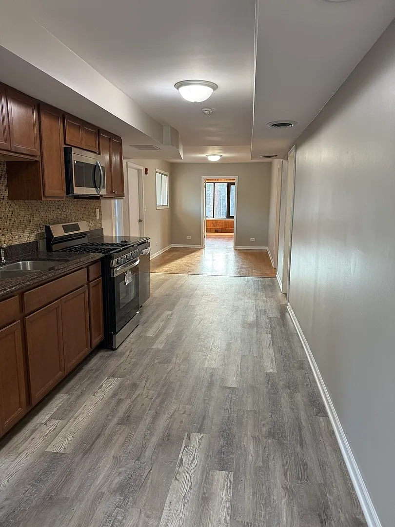 2 bed, 1000 sqft, $1,795 — Photo 3