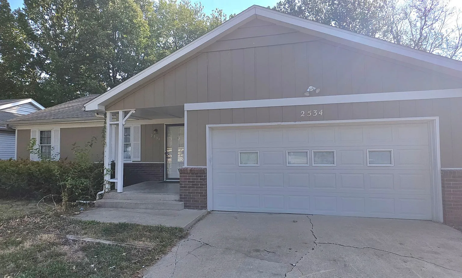 3 Bedrooms 2 Full Baths In Southwest Springfield! $1395 — Photo 1
