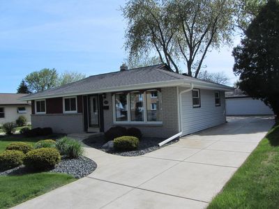 5864 South New York AVENUE, Cudahy, WI, 53110