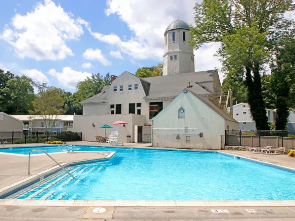 48 Lawson Ln, Ridgefield, CT