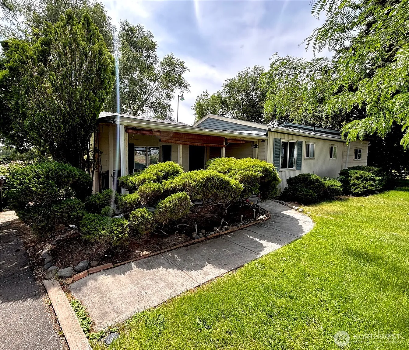 4477 Wenatchee Drive NE photo 1