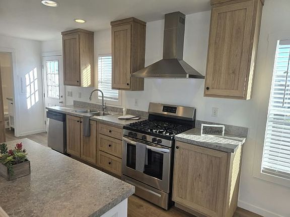 3rd image of 2038 Palm St Space 43