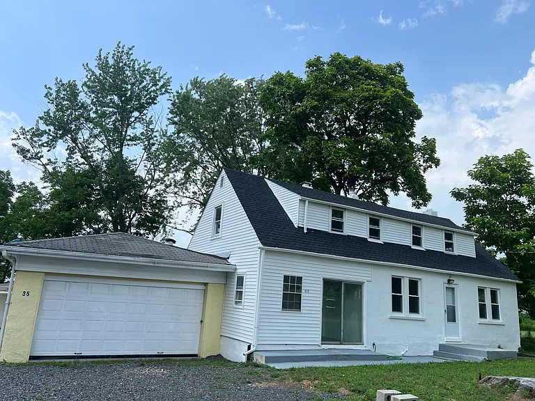 630 Elroy Rd — Photo 1