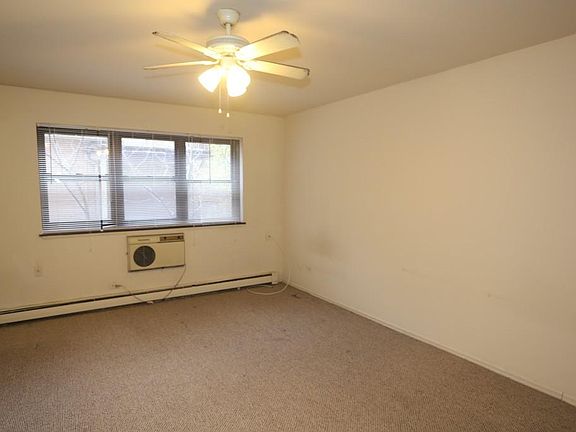 4th image of 450 W Aldine Ave #211