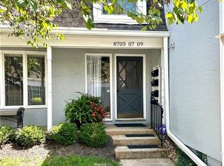 8707 Riggs Ln W, Overland Park, KS 66212