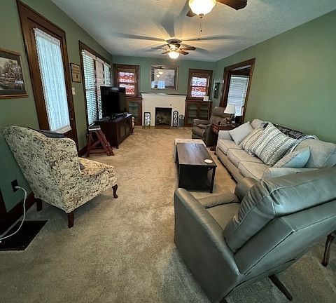 4th image of 318 Colescott St