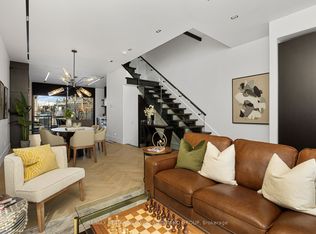 102 Ulster St, Toronto, ON M5S1G1