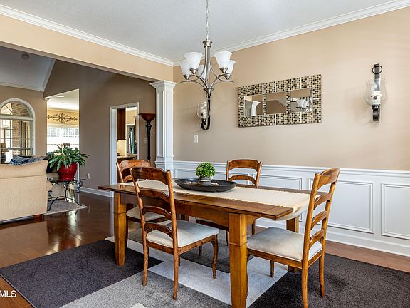 4th image of 1305 Woodland Ridge Ln