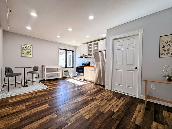 2nd image of 413 Jefferson St #3