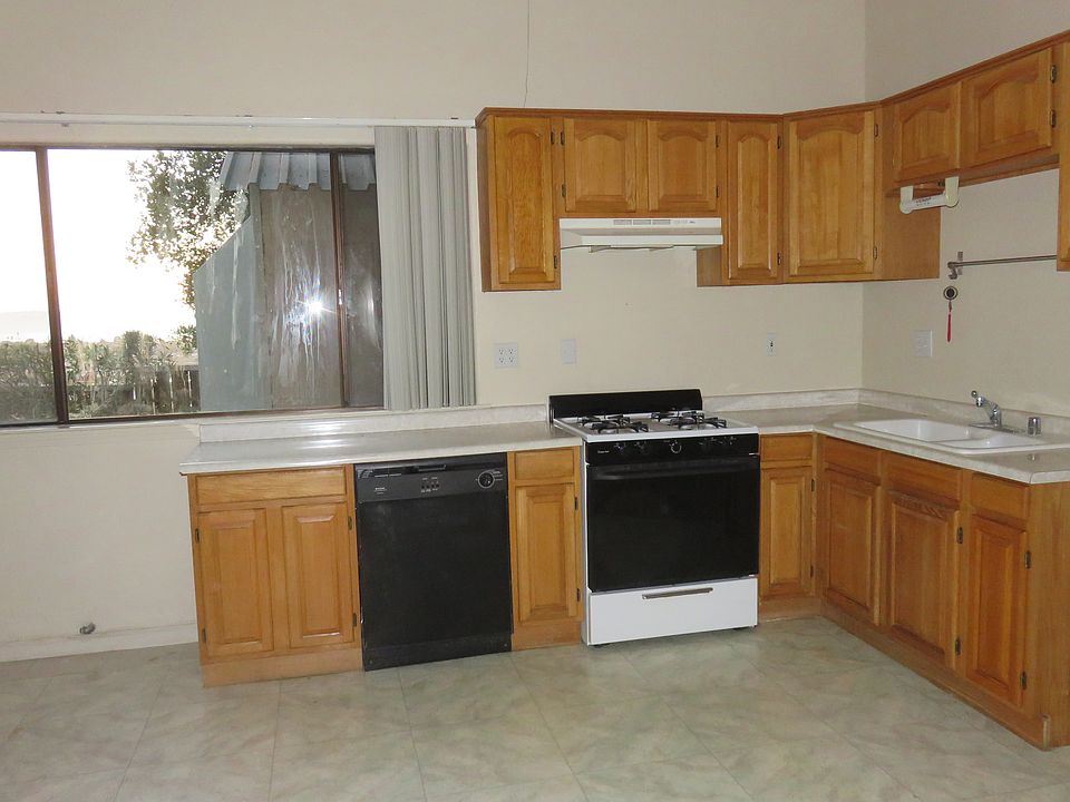 1st image of 1406 Navellier St #3