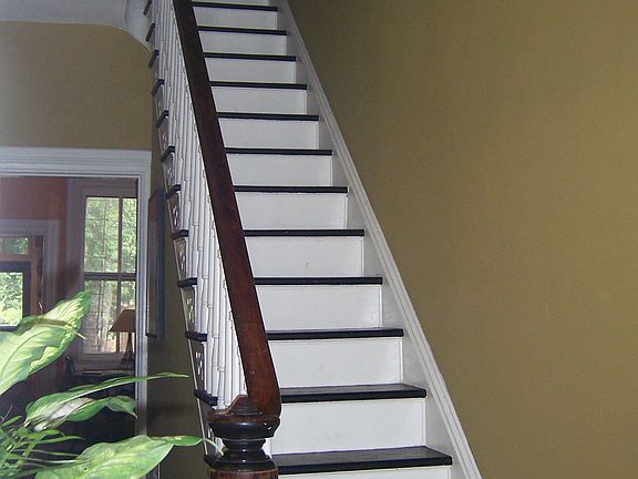 Gracious Staircase