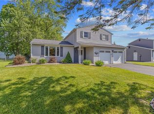 8023 Evesborough Dr, Clay, NY 13041