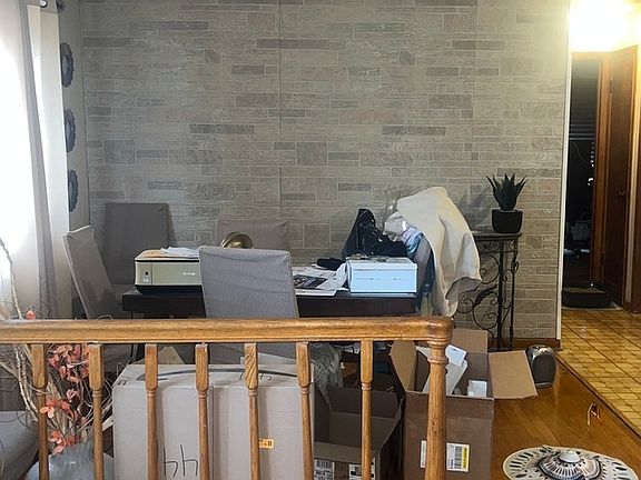 3rd image of 720 N Austin Blvd APT 2SW