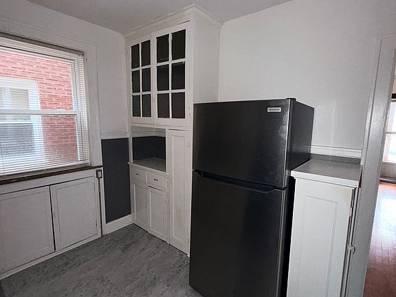 3rd image of 5150-5152 Eichelberger St #1