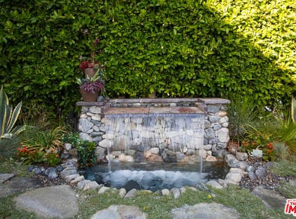4th image of 1531 N Curson Ave