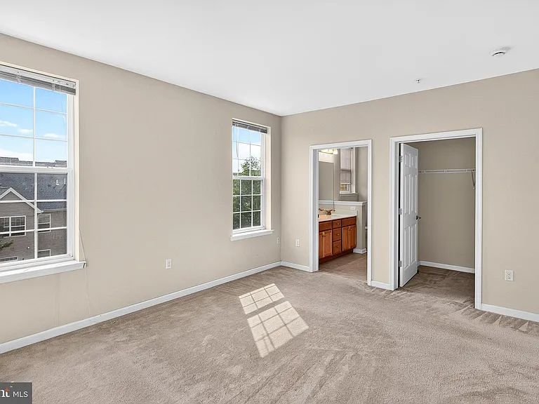 1137 Halifax Pl — Photo 13