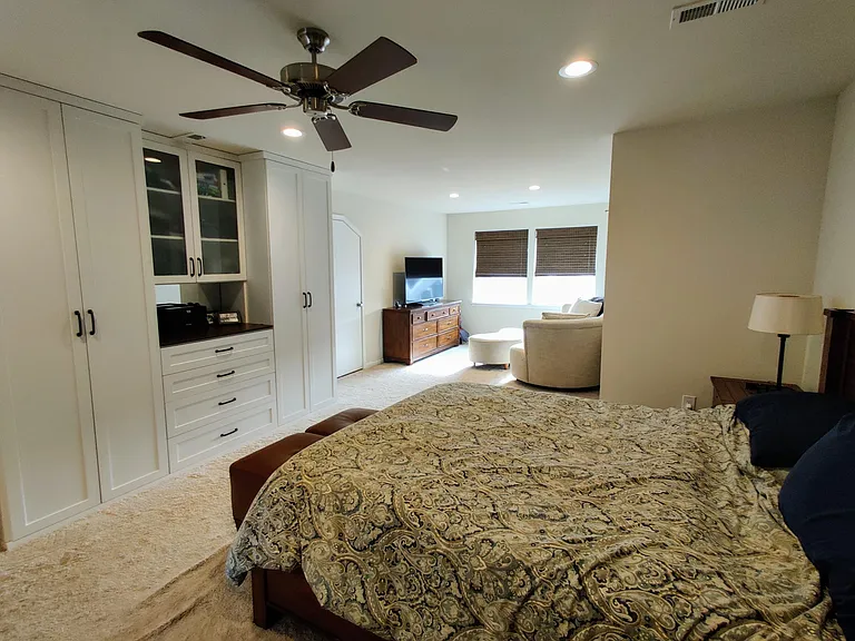 422 E Hector St — Photo 15