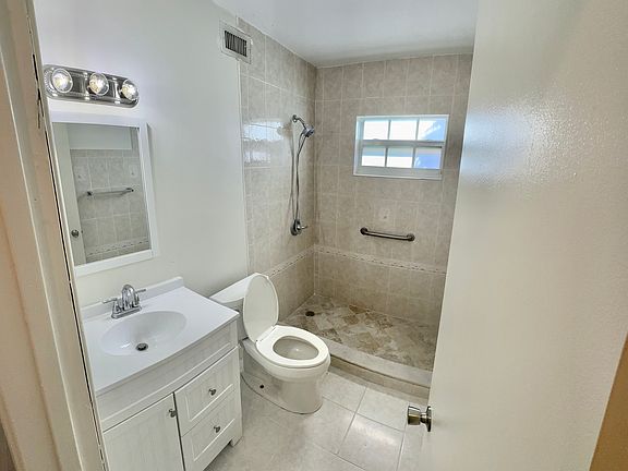 4th image of 107 Edwards Ln #5